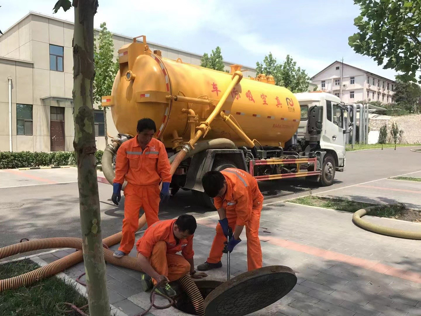 龙州化粪池清理与5-8吨吸粪车施工效率分析